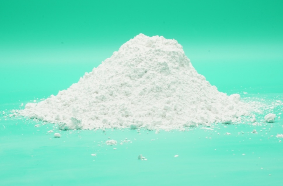 白刚玉微粉与棕刚玉微粉的性能对比  